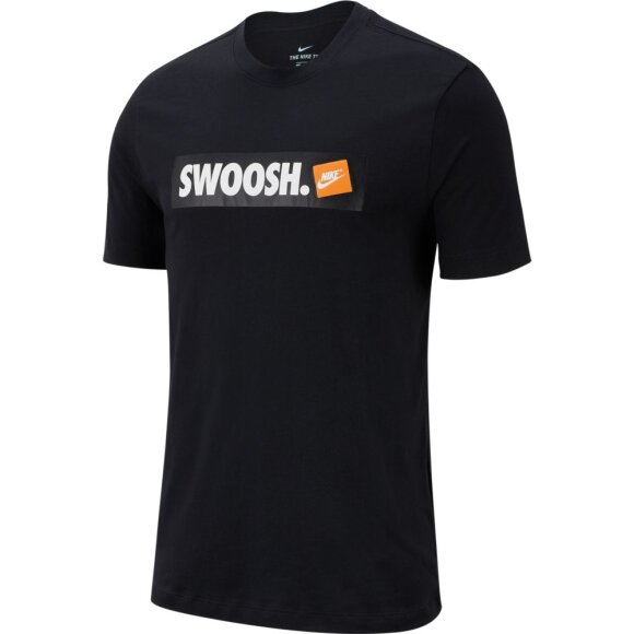 NIKE - M NSW TEE SWOOSH BMPR STKR