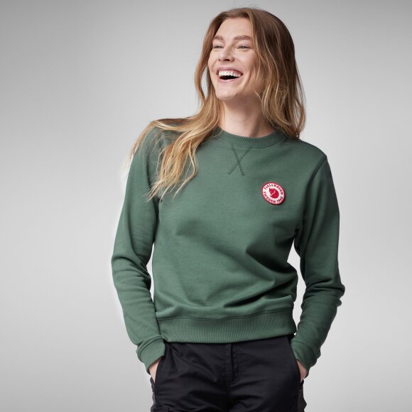 FJALLRAVEN - FJALLRAVEN DAME SWEATER W 1960 LOGO BADGE SWEATER