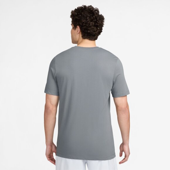 NIKE - M NK DF TEE TRAIL LOGO